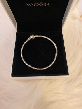 PRACTICALLY NEW: PANDORA CLASSIC BARREL CLASP BRACELET SIZE 20cm